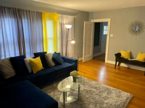2nd level duplex, Downtown Houston near Toyota Center, Smoking allowed on Balcony!